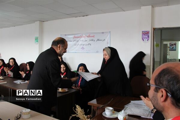 جلسه هم‌اندیشی  مسئولان سازمان دانش‌آموزی و مناطق