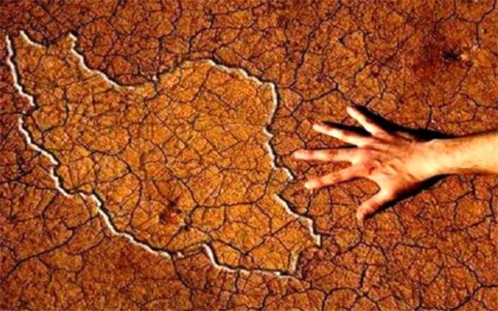 هر تن خاک ایران چند تومان قاچاق می‌شود؟/ فرانسه و هلند خاک هرمز را به توبره کشیده‌اند