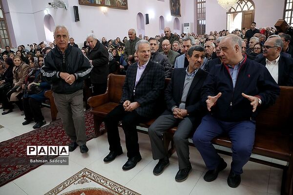 حضور احمدی‌نژاد در مراسم سال نو میلادی  ارامنه شرق تهران
