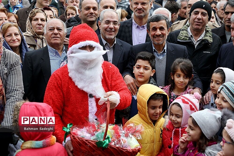 حضور احمدی‌نژاد در مراسم سال نو میلادی  ارامنه شرق تهران
