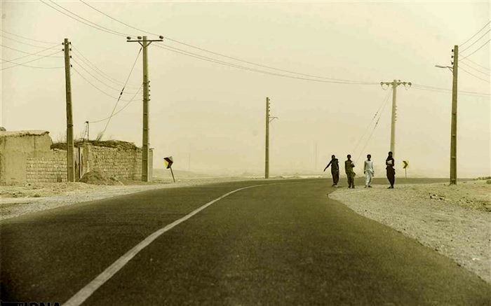 وزش باد شدید و توفان شن در 2 محور مواصلاتی