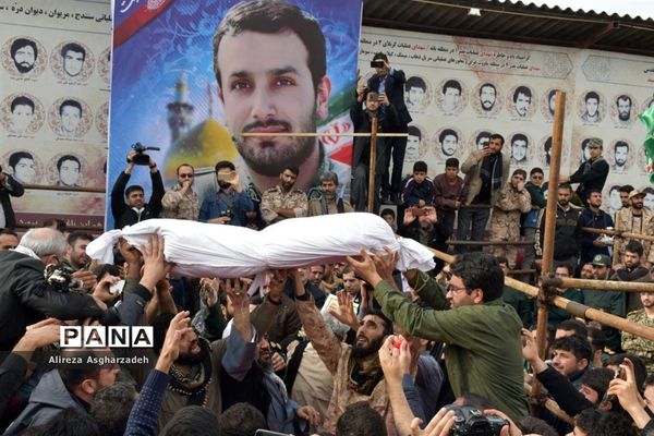 آیین تشییع پیکر شهید مدافع حرم علیرضا بریری در بابلسر