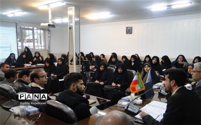 مدیر آموزش و پرورش برخوار:معاون و مربی پرورشی به عنوان الگوی رفتاری دانش آموزان باید خود الگو باشد