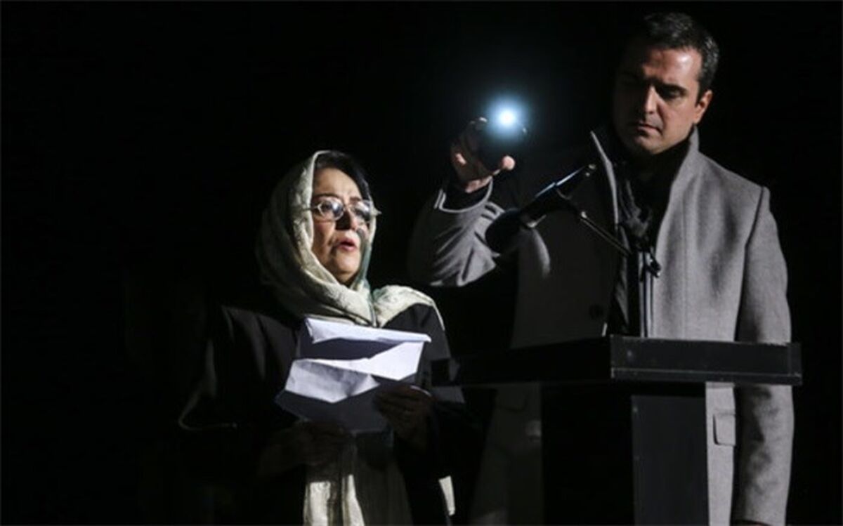سخنرانی زیر نور تلفن همراه: رویدادی عجیب در اختتامیه یک جشنواره هنری