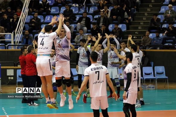 دیدار تیم‌های والیبال دورنای ارومیه و شهرداری گنبد