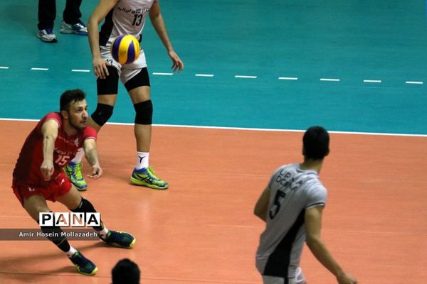 دیدار تیم‌های والیبال دورنای ارومیه و شهرداری گنبد