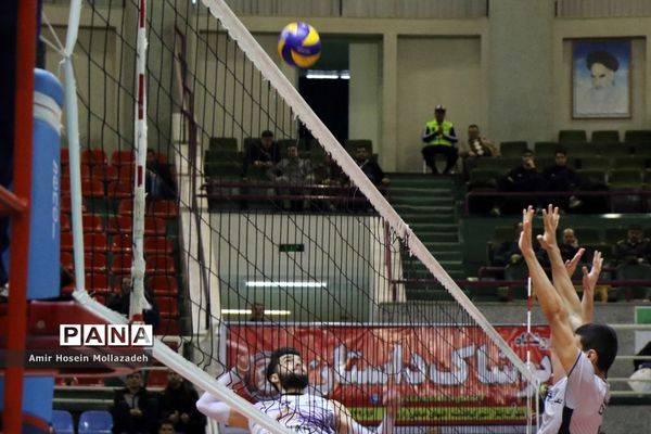 دیدار تیم‌های والیبال دورنای ارومیه و شهرداری گنبد