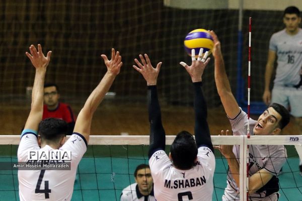 دیدار تیم‌های والیبال دورنای ارومیه و شهرداری گنبد