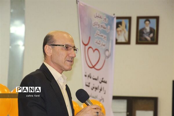 تقدیر از مقام پرستار توسط مسئولان شهرستان نی‌ریز