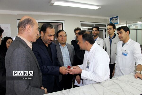 تقدیر از مقام پرستار توسط مسئولان شهرستان نی‌ریز