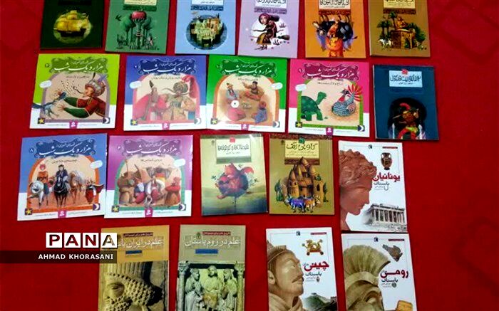 اهدای 80 جلد کتاب به مدرسه ای در لالی از سوی یک آموزگار