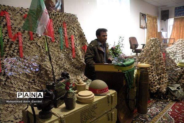 مراسم رونمایی وامضای کتاب سرباز کوچک امام