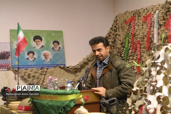 مراسم رونمایی وامضای کتاب سرباز کوچک امام