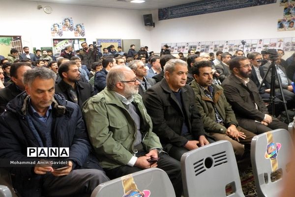 مراسم رونمایی وامضای کتاب سرباز کوچک امام