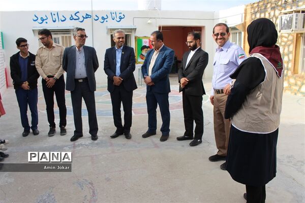 بازدید مسئولان سازمان دانش‌آموزی فارس از مدرسه تمام تشکیلاتی در اِوز