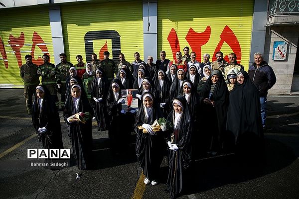 تقدیر دانش‌آموزان مدرسه لقمان منطقه 12 از آتش نشانان در سالروز حادثه پلاسکو