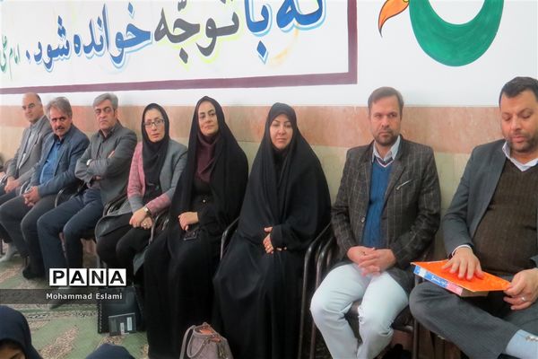 برگزاری نشست کتابخوان‌های مدرسه‌ای در دبیرستان فرزانگان شهدای اردکان