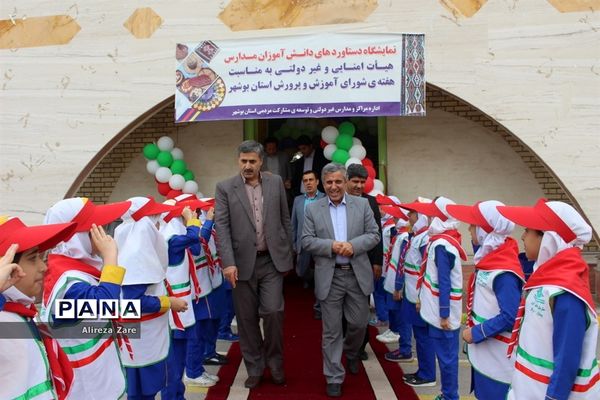 بازدید مدیرکل انجمن اولیا و مربیان وزارت آموزش و پرورش از نمایشگاه دستاوردهای دانش‌آموزان