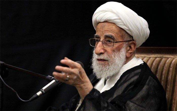 آیت الله جنتی: مطلعان معتقدند می‌توانیم از فضای مجازی به نفع انقلاب استفاده کنیم
