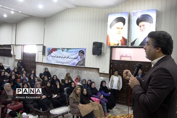 نشست روشنگری تبیین عملکرد 40 ساله انقلاب اسلامی و آشنایی با سبک زندگی ایرانی اسلامی در ارومیه