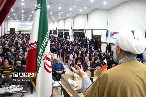 نشست روشنگری تبیین عملکرد 40 ساله انقلاب اسلامی و آشنایی با سبک زندگی ایرانی اسلامی در ارومیه