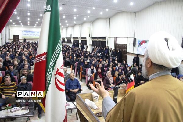 نشست روشنگری تبیین عملکرد 40 ساله انقلاب اسلامی و آشنایی با سبک زندگی ایرانی اسلامی در ارومیه