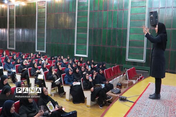 برگزاری کارگاه هم‌اندیشی معلمان ابتدایی یزد