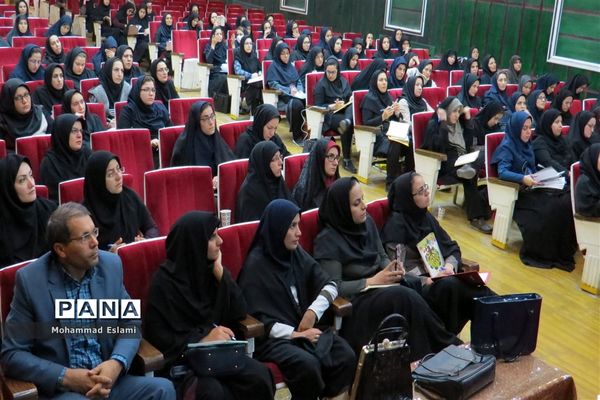 برگزاری کارگاه هم‌اندیشی معلمان ابتدایی یزد