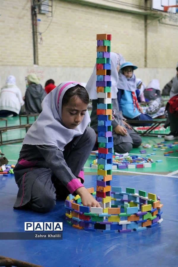 برگزاری مسابقات بازی‌های فکری سرگرمی در مدارس ناحیه ۴ شیراز