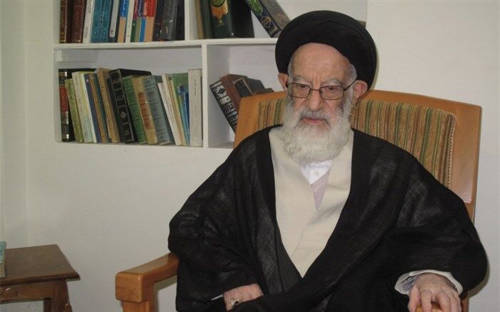 آیت‌الله  شبیری زنجانی: واسطه شدن برای استخدام شخصی که استحقاق ندارد، حرام است
