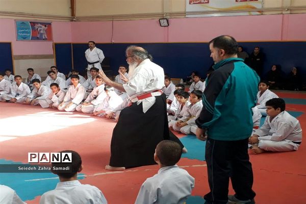 گردهمایی کاراته کاران در خانه کاراته ملارد