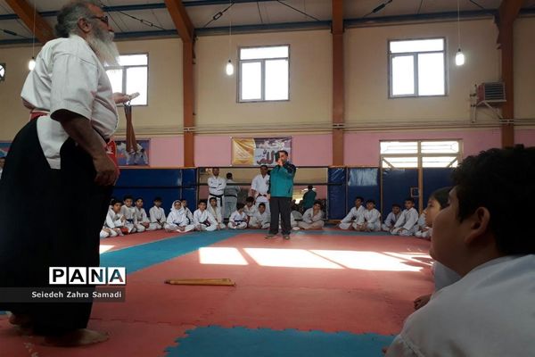 گردهمایی کاراته کاران در خانه کاراته ملارد