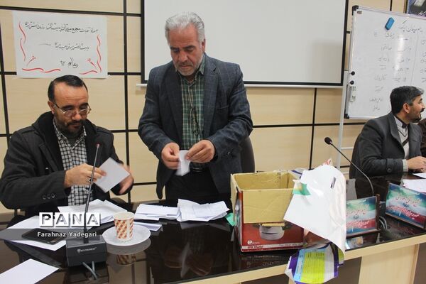 انتخابات مجمع مربیان سازمان دانش‌آموزی ناحیه 2 همدان