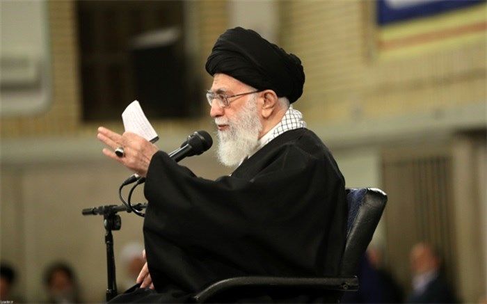 توصیه رهبر انقلاب به مسئولان: از اشرافی‌گری پرهیز و به معیشت مردم و طبقات ضعیف اهتمام ویژه کنید