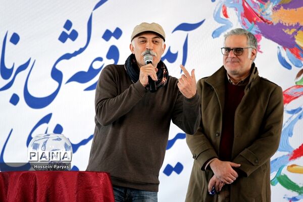 آیین قرعه‌کشی برنامه نمایش فیلم‌های سی و هفتمین جشنواره فیلم فجر