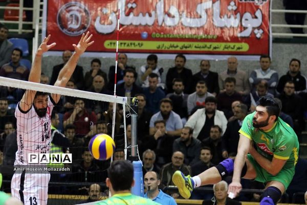 دیدار تیم‌های والیبال شهرداری ارومیه و کاله آمل