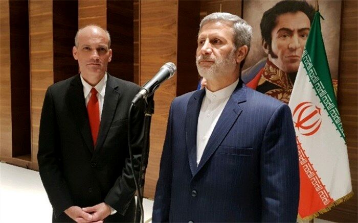 وزیر دفاع ایران به نمایندگی از روحانی وارد کاراکاس شد