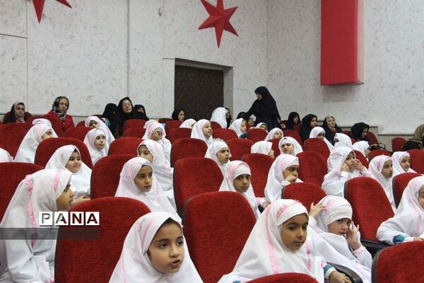 مراسم جشن عبادت و بندگی 56نفراز دانش آموزان دختر دبستان مطهره