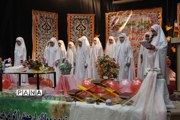 مراسم جشن عبادت و بندگی 56نفراز دانش آموزان دختر دبستان مطهره