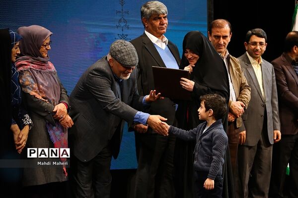 جشن پایش سلامت 17000 کارگر خدمات شهری و آغاز چکاپ سلامت کارمندان شهرداری