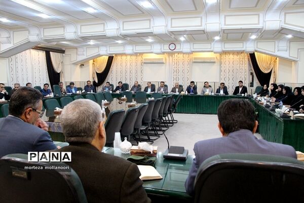 نشست صمیمی سرپرست معاونت آموزش متوسطه وزارت با جمعی از مدیران آموزش و پرورش یزد