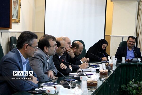 نشست صمیمی سرپرست معاونت آموزش متوسطه وزارت با جمعی از مدیران آموزش و پرورش یزد