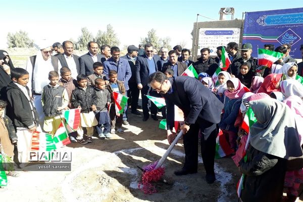 مراسم کلنگ‌زنی مدرسه‌‌ 3 کلاسه حجت توسط خیرین موسسه پویش مهربانی در شهرستان هیرمند