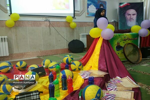 برگزاری جشن ولادت حضرت زینب (س)دردبیرستان دخترانه متوسطه اول فخرالزمان قریب