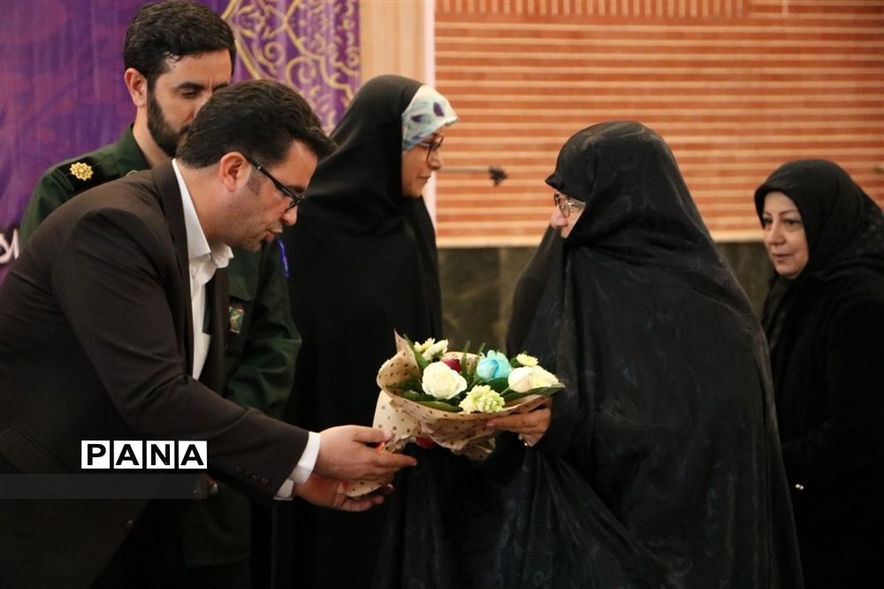 برگزاری همایش بانوی انقلابی در شهر قدس