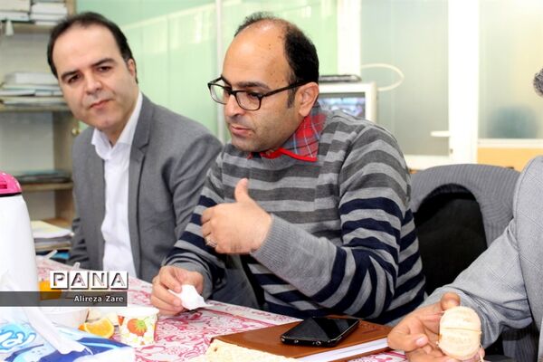 نشست مشترک کارکنان حوزه روابط عمومی آموزش و پرورش استان بوشهر با سازمان دانش‌آموزی