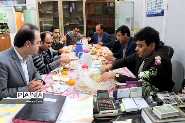 نشست مشترک کارکنان حوزه روابط عمومی آموزش و پرورش استان بوشهر با سازمان دانش‌آموزی
