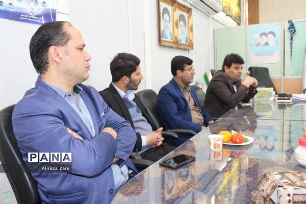 نشست مشترک کارکنان حوزه روابط عمومی آموزش و پرورش استان بوشهر با سازمان دانش‌آموزی