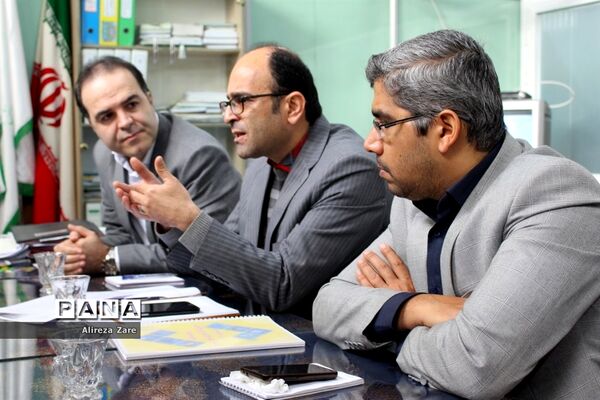 نشست مشترک کارکنان حوزه روابط عمومی آموزش و پرورش استان بوشهر با سازمان دانش‌آموزی