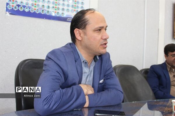 نشست مشترک کارکنان حوزه روابط عمومی آموزش و پرورش استان بوشهر با سازمان دانش‌آموزی